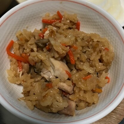 余ってた鶏肉も入れちゃいました(^_^;)炊き込みご飯好きな主人が喜んで食べました！また作りたいと思います！